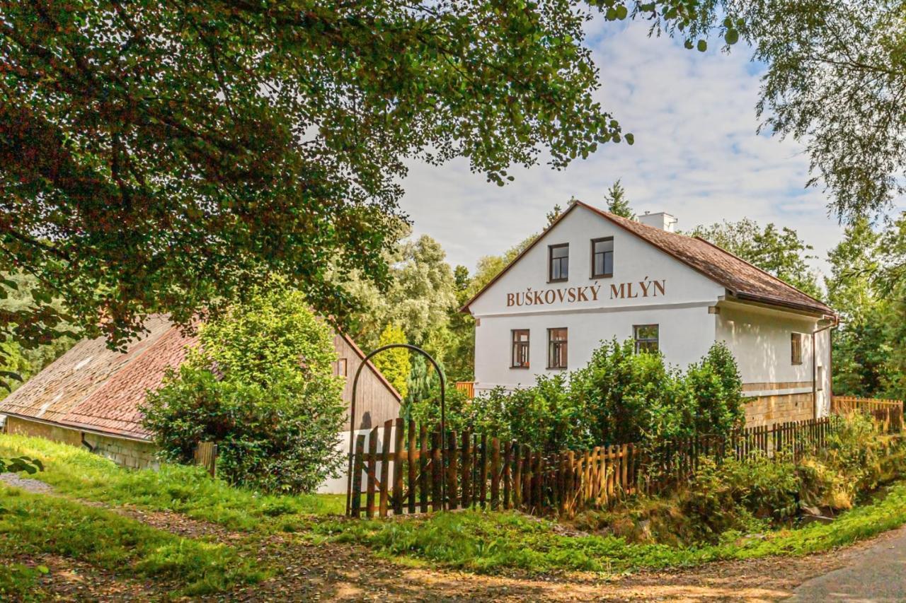 Hotel Buškovský mlýn 1580 Dolní Bousov Exteriér fotografie
