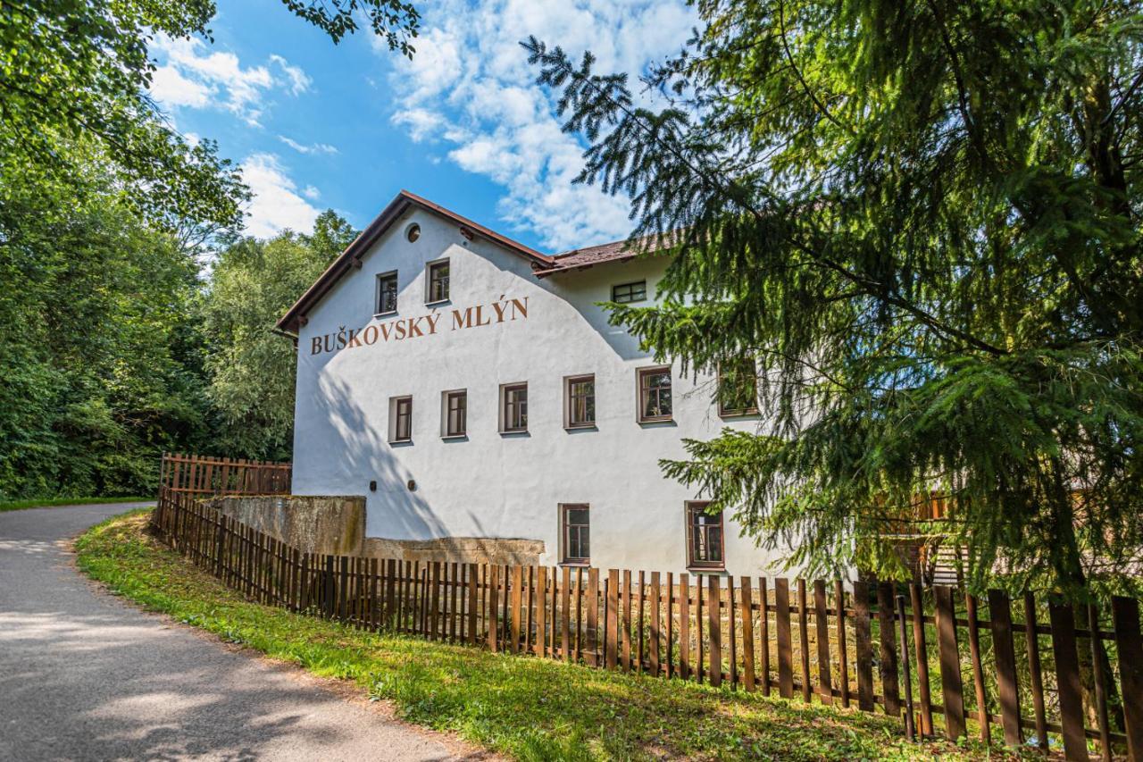 Hotel Buškovský mlýn 1580 Dolní Bousov Exteriér fotografie