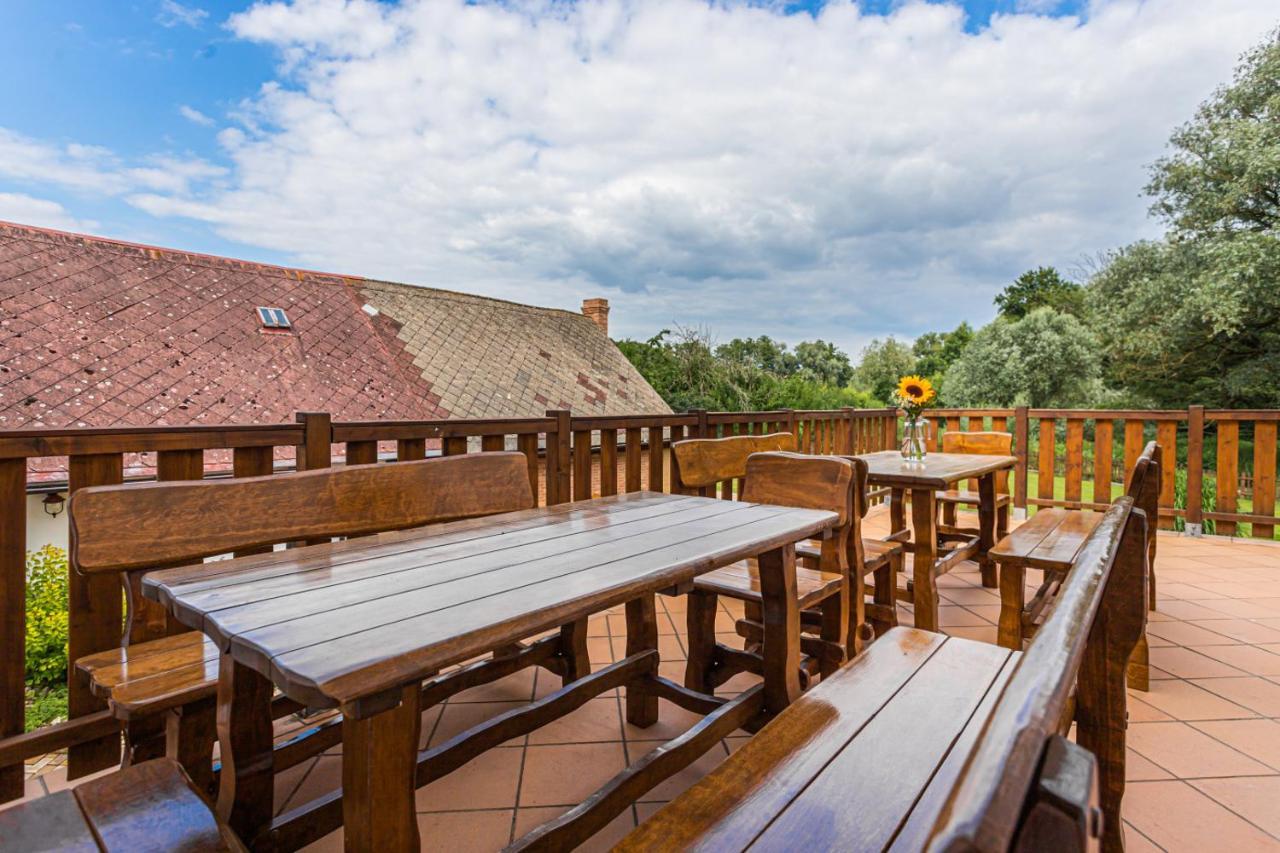 Hotel Buškovský mlýn 1580 Dolní Bousov Exteriér fotografie